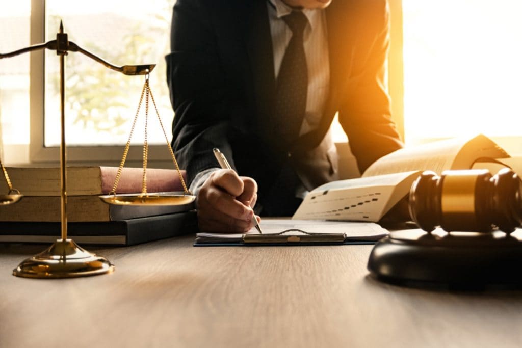 Pourquoi faire affaire avec un courtier en cr&eacute;dit immobilier ?